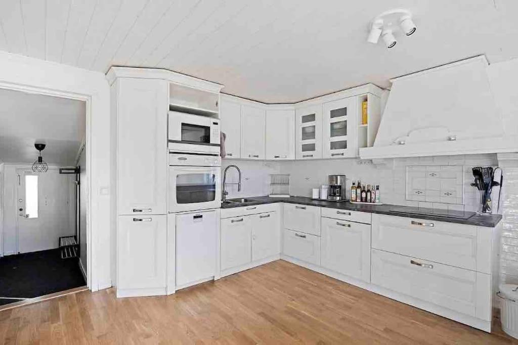 Mysigt Hus Med Natur & Jacuzzi I Olofstorp Göteborg Exteriör bild