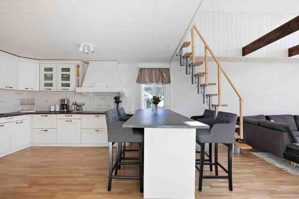 Mysigt Hus Med Natur & Jacuzzi I Olofstorp Göteborg Exteriör bild