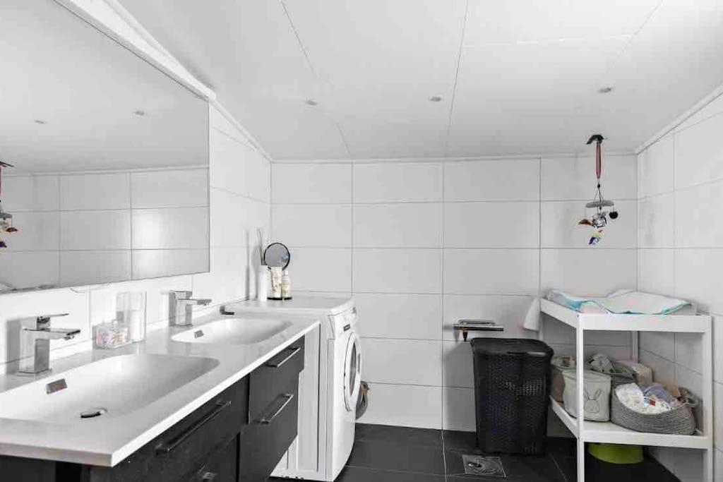 Mysigt Hus Med Natur & Jacuzzi I Olofstorp Göteborg Exteriör bild